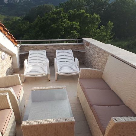 Ruzmarinka 4* Apartment Baska  Exterior photo