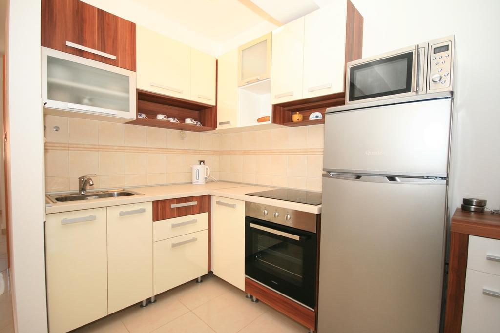 Ruzmarinka 4* Apartment Baska  Exterior photo