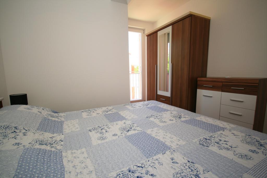 Ruzmarinka 4* Apartment Baska  Exterior photo