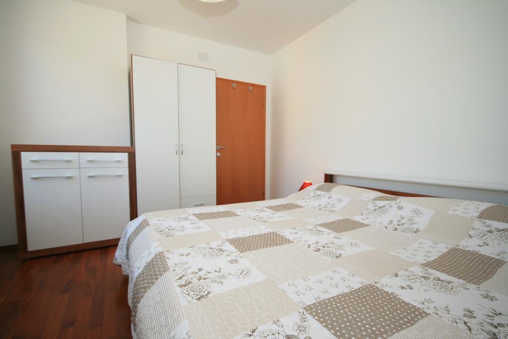 Ruzmarinka 4* Apartment Baska  Exterior photo