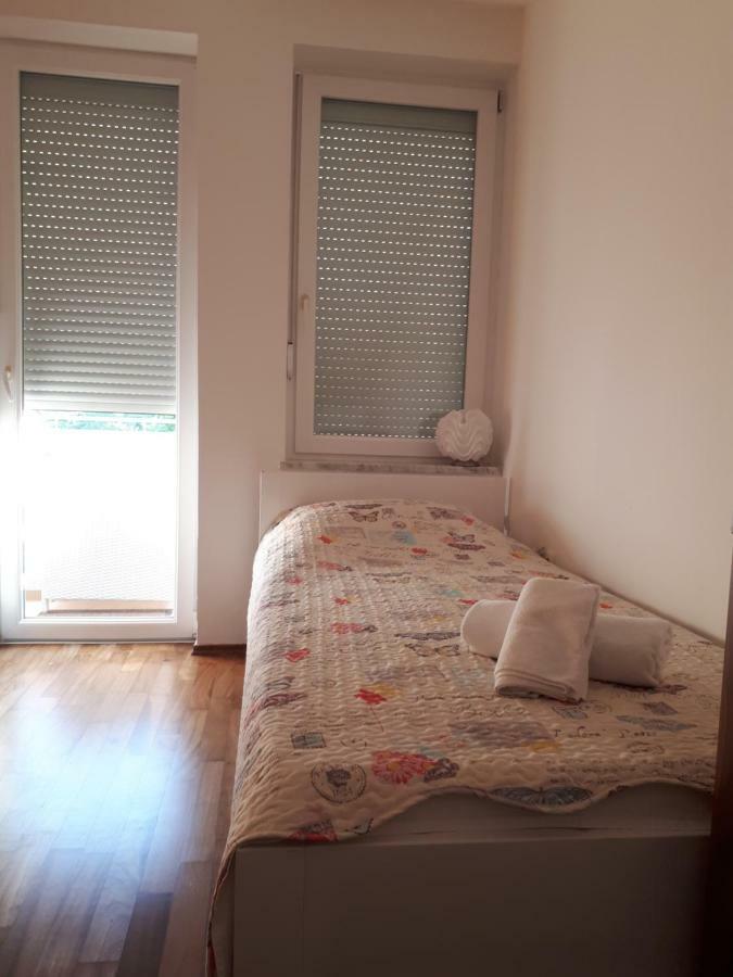 Ruzmarinka 4* Apartment Baska  Exterior photo