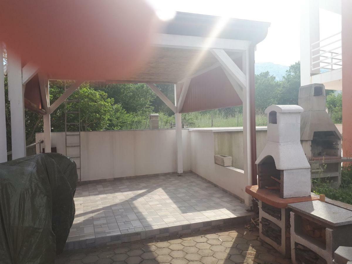 Ruzmarinka 4* Apartment Baska  Exterior photo