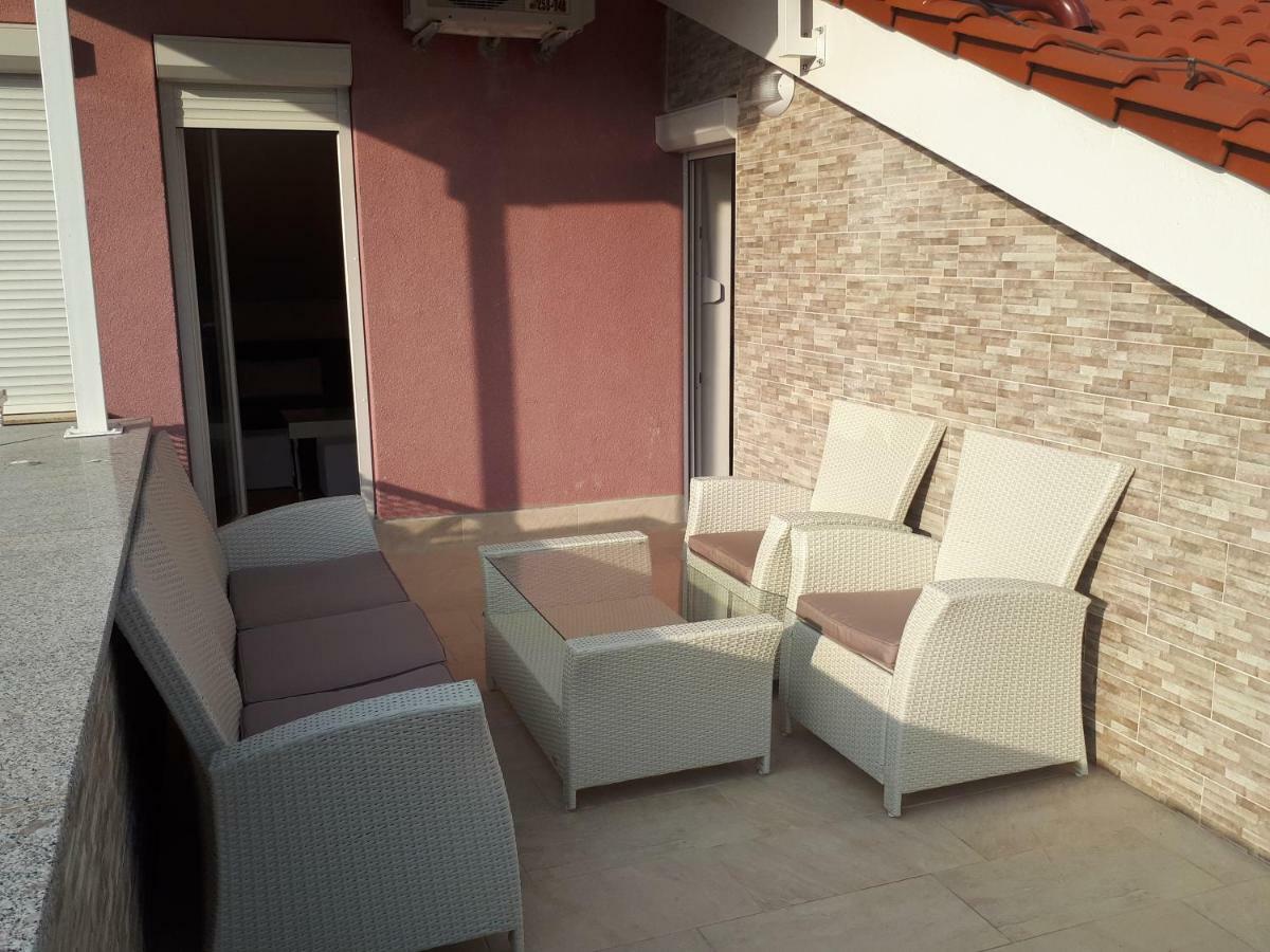 Ruzmarinka 4* Apartment Baska  Exterior photo